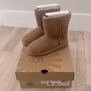 Ugg short K Classic, kids size 13. Chestnut color
